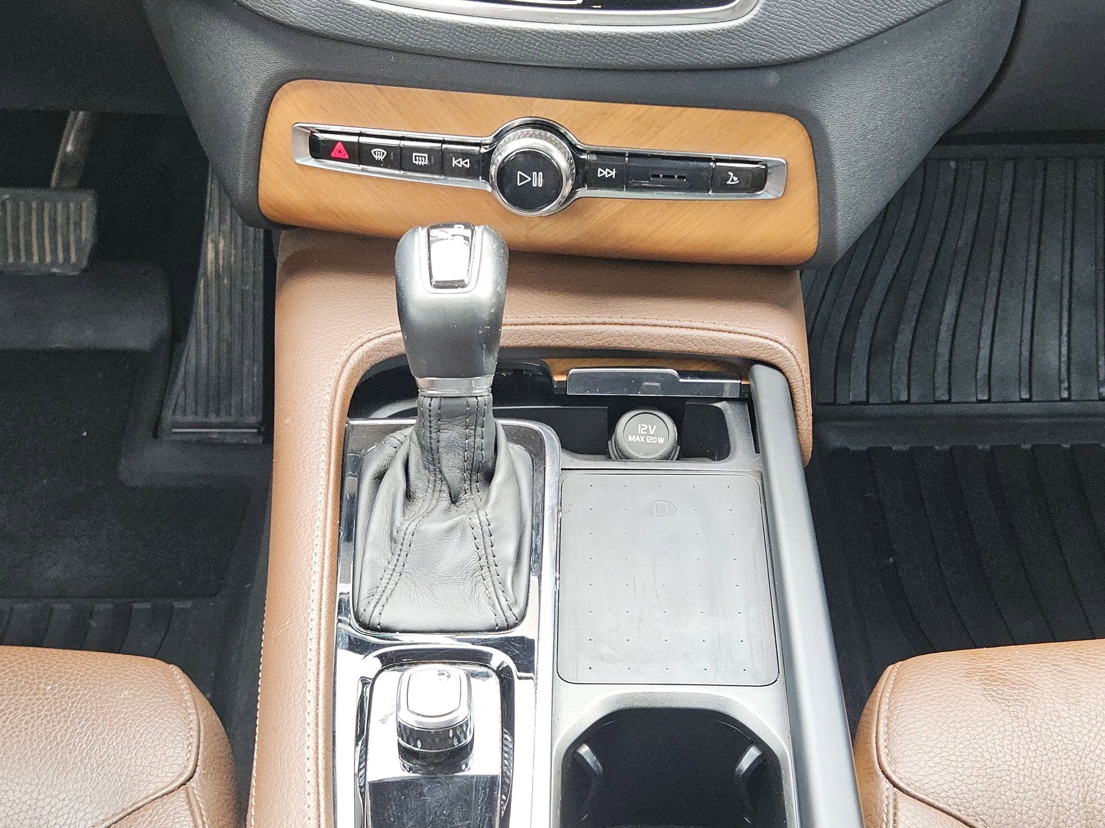 2022 Volvo XC90 Momentum