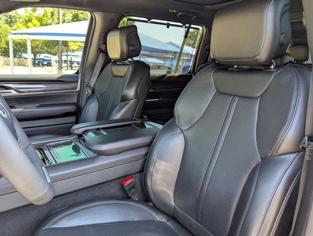 2023 Jeep Wagoneer L Base