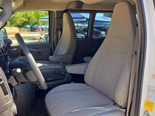 2025 Chevrolet Express Passenger LT