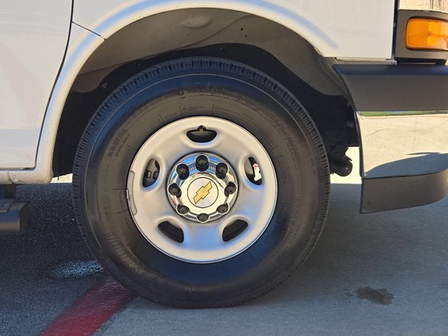 2025 Chevrolet Express Passenger LT