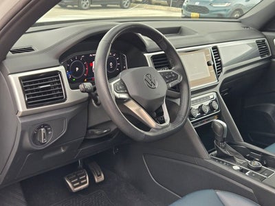 2023 Volkswagen Atlas Cross Sport 2.0T SEL R-Line Black