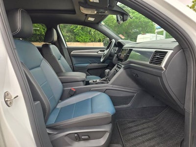 2023 Volkswagen Atlas Cross Sport 2.0T SEL R-Line Black