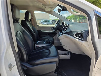 2023 Chrysler Pacifica Hybrid Touring L