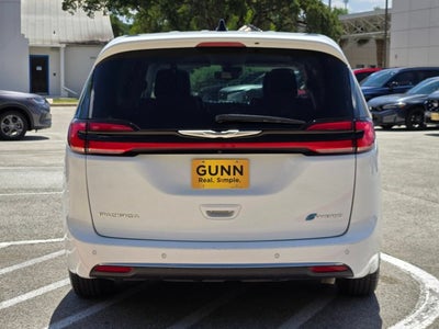 2023 Chrysler Pacifica Hybrid Touring L