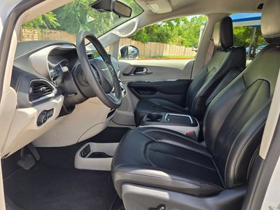 2023 Chrysler Pacifica Hybrid Touring L