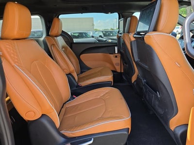 2022 Chrysler Pacifica Hybrid Pinnacle