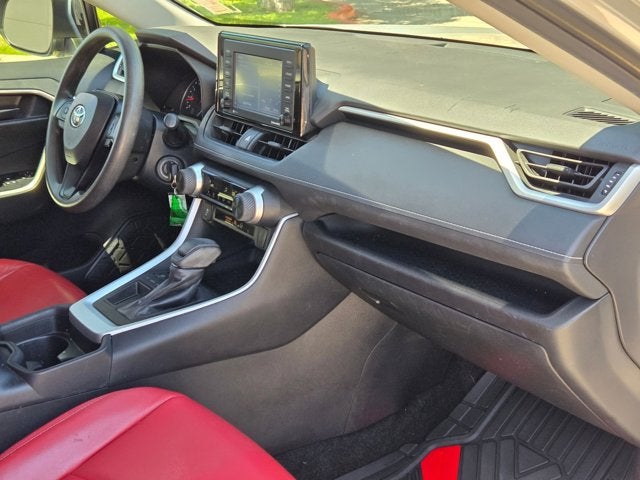 2020 Toyota RAV4 LE
