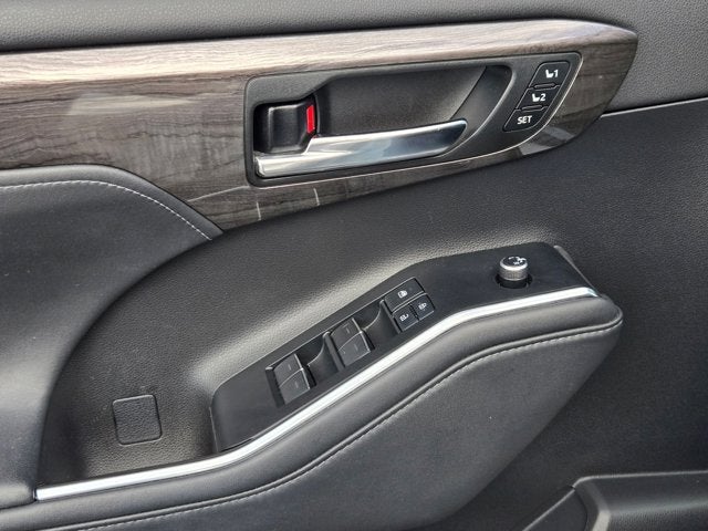 2020 Toyota Highlander Base