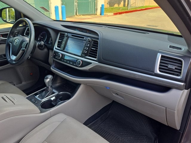 2018 Toyota Highlander Base