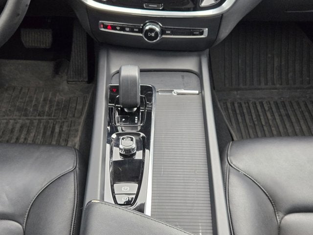 2024 Volvo S60 Core Dark Theme