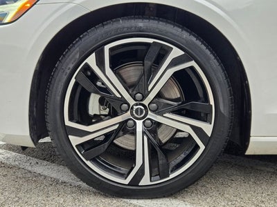 2024 Volvo S60 Core Dark Theme