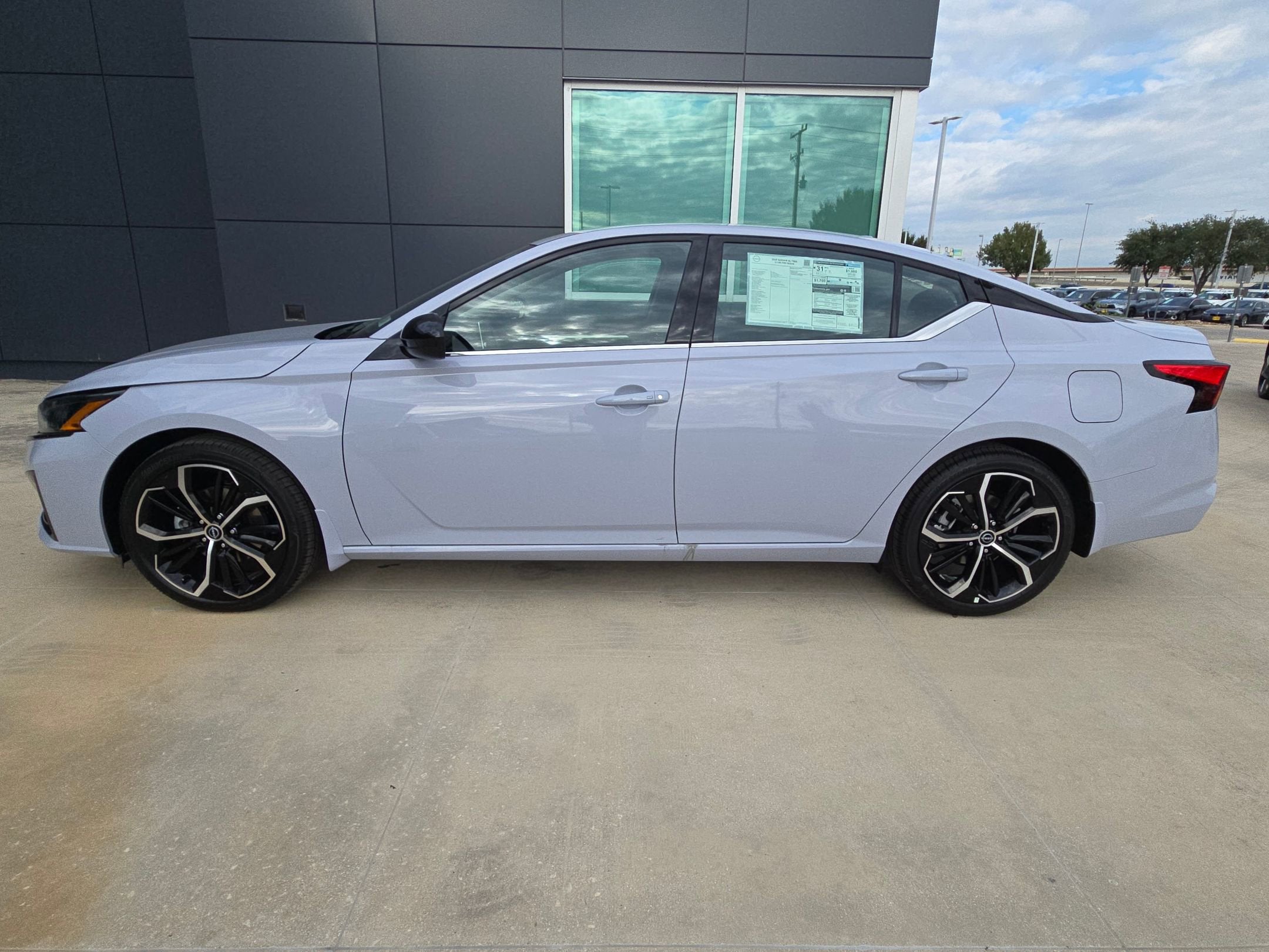 2025 Nissan Altima SR