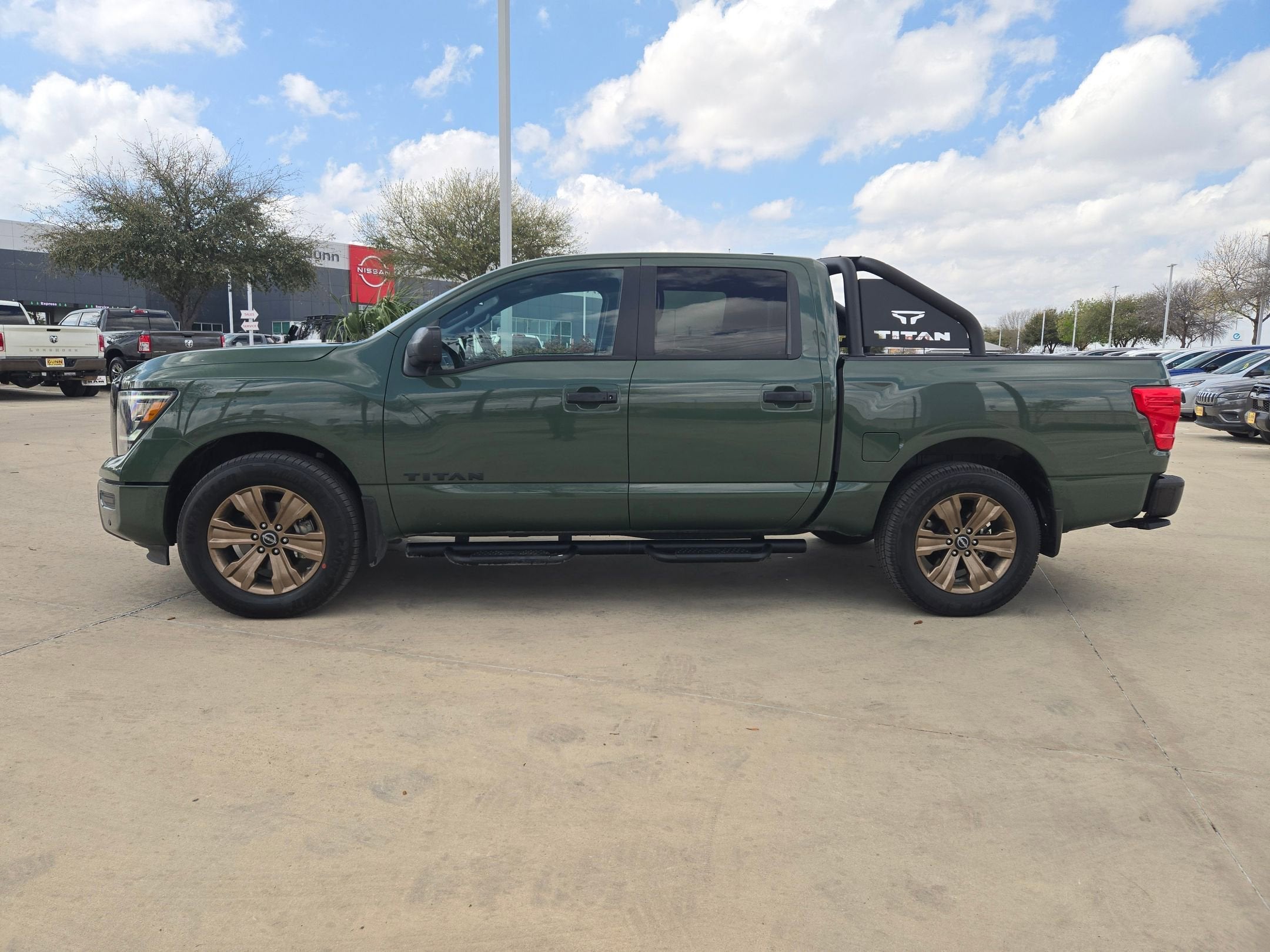 2024 Nissan Titan SV