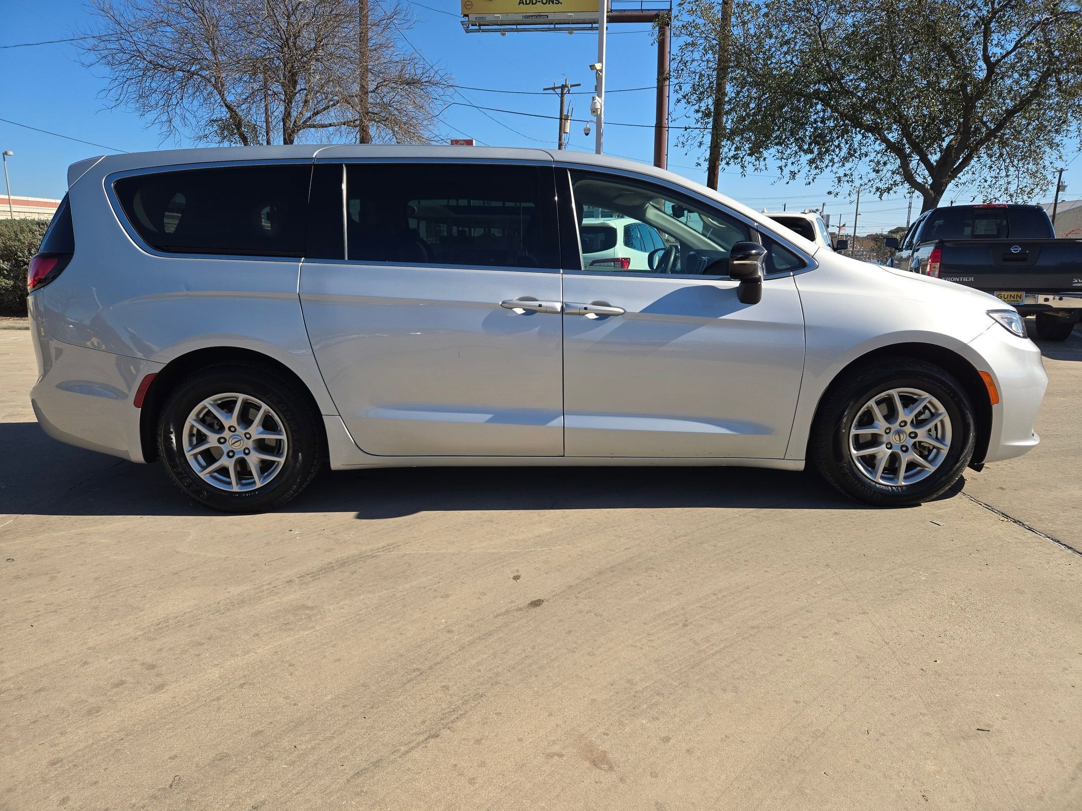 2024 Chrysler Pacifica Touring L