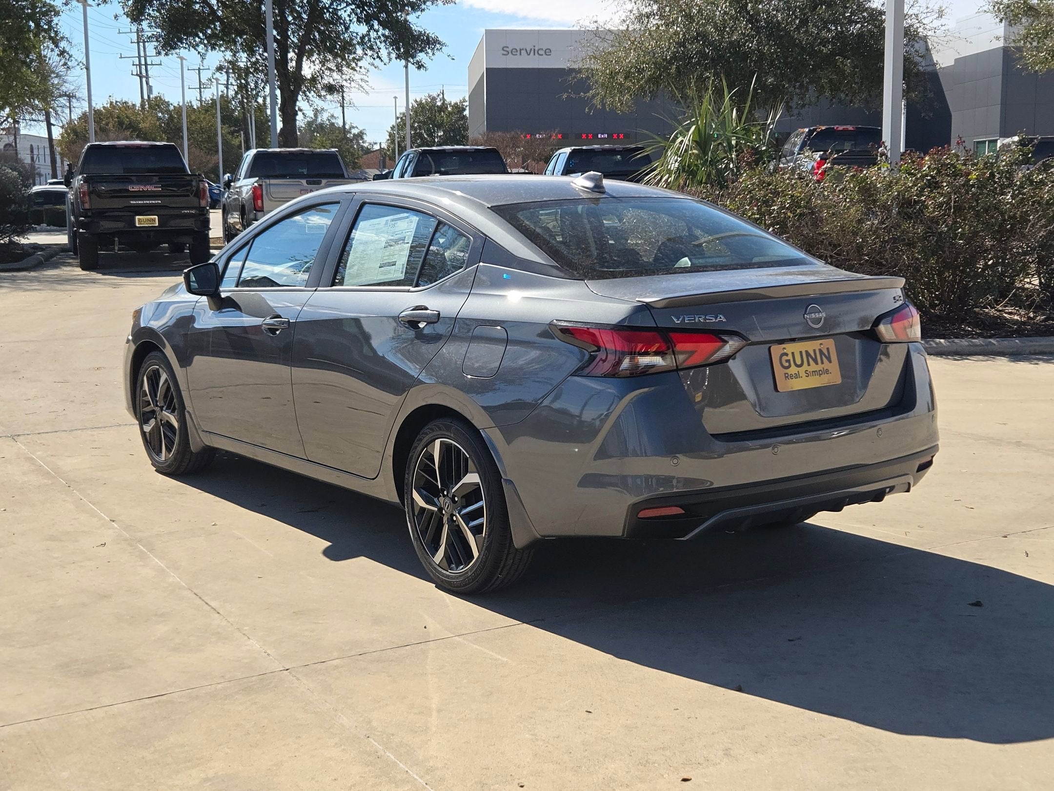 2025 Nissan Versa SR