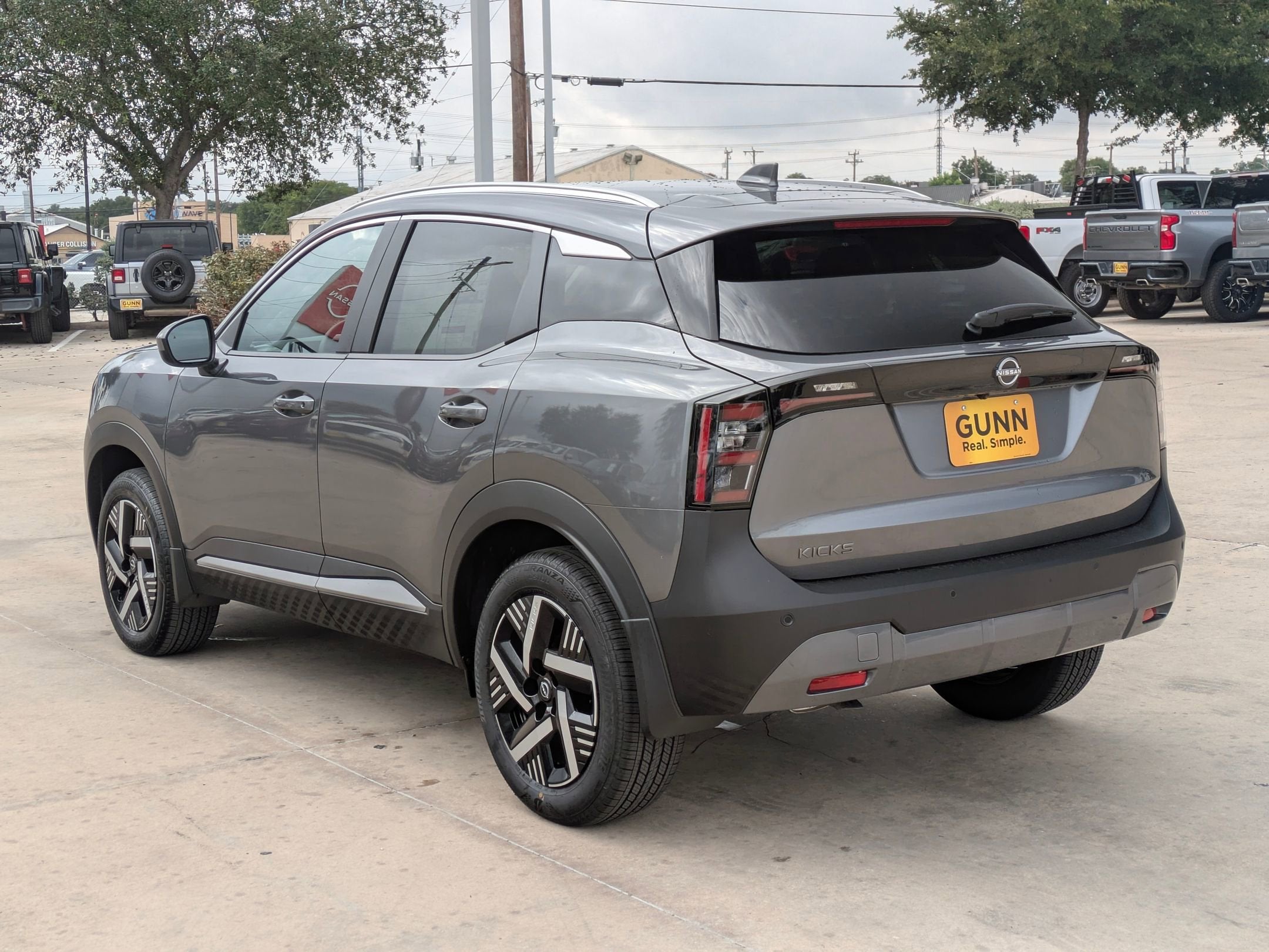 2025 Nissan Kicks SV