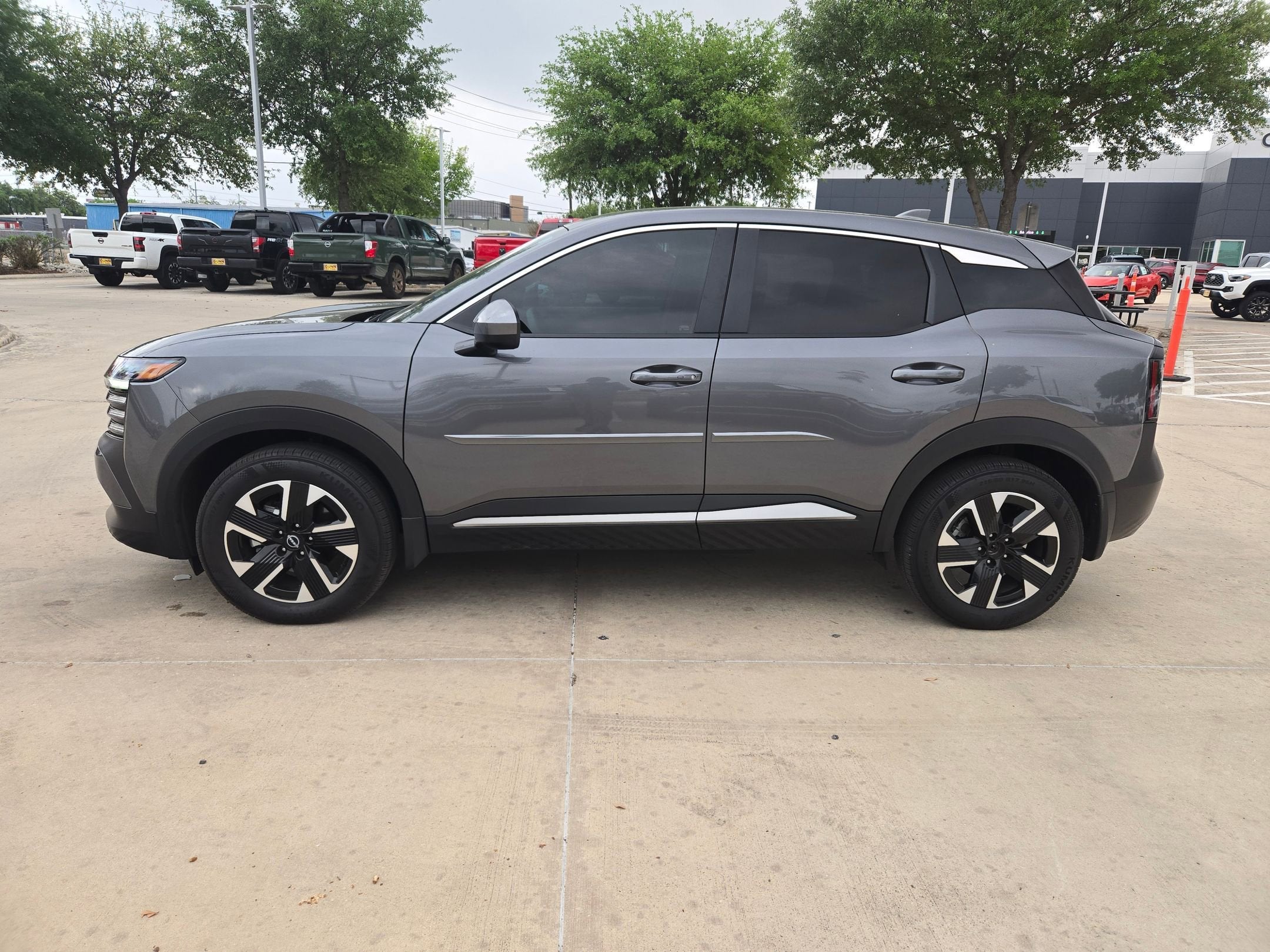 2025 Nissan Kicks SV