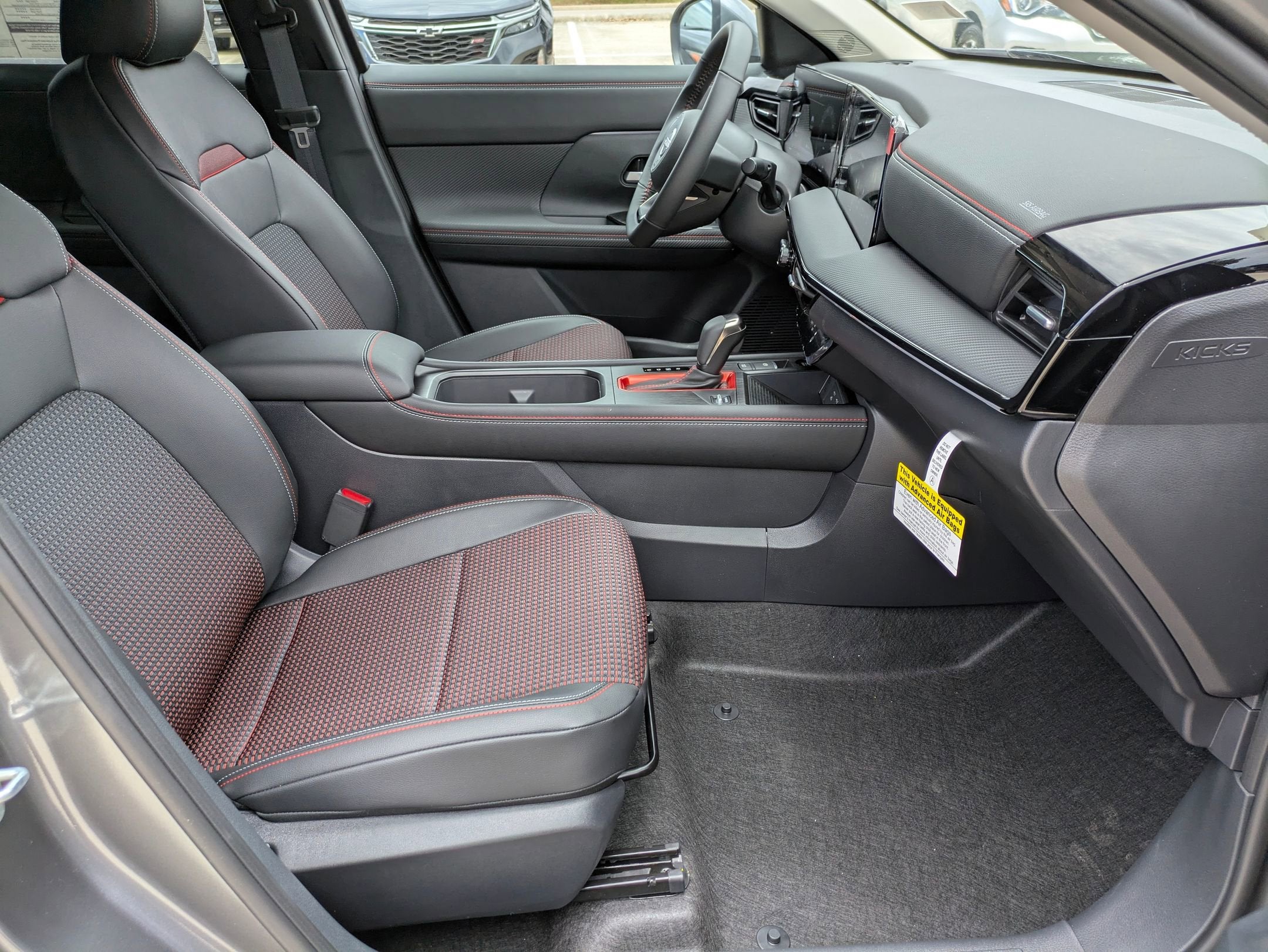 2025 Nissan Kicks SR