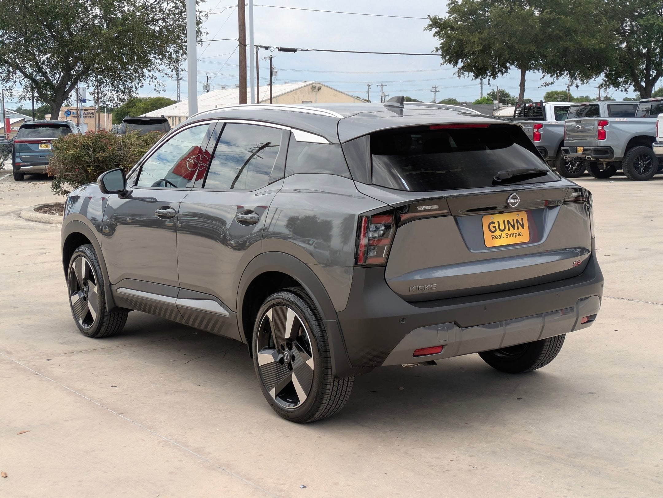 2025 Nissan Kicks SR