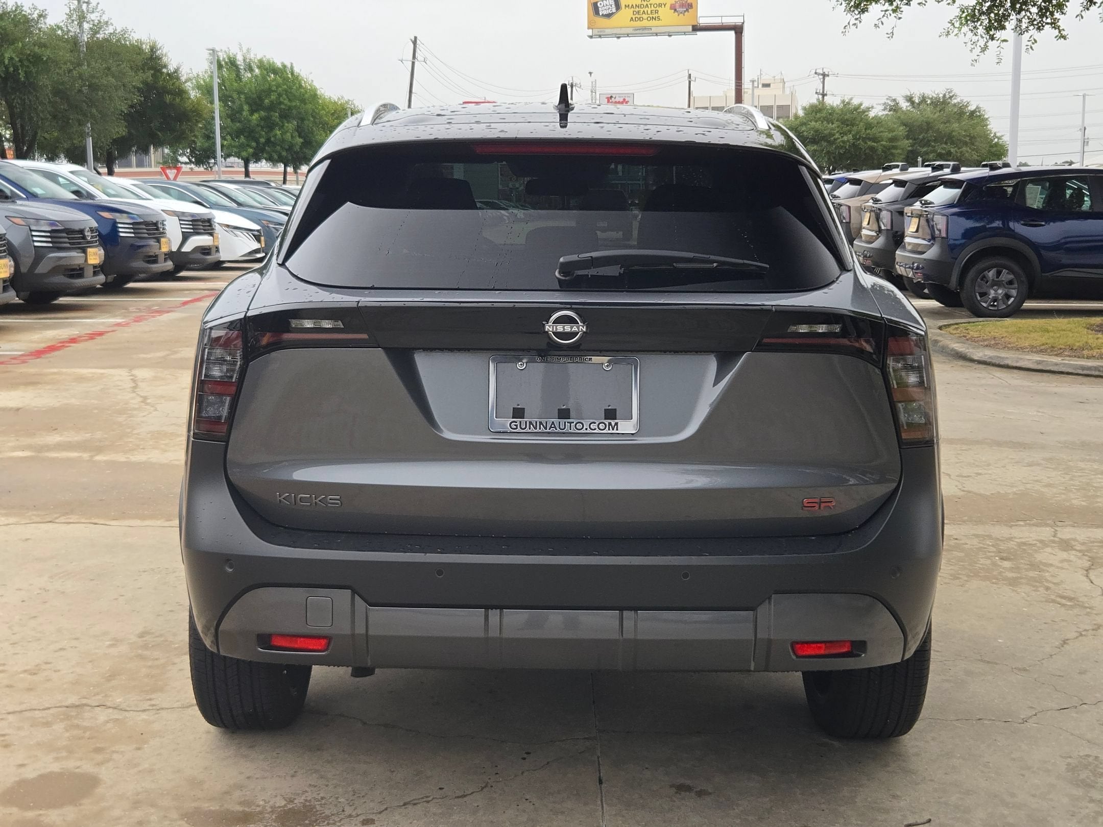 2025 Nissan Kicks SR