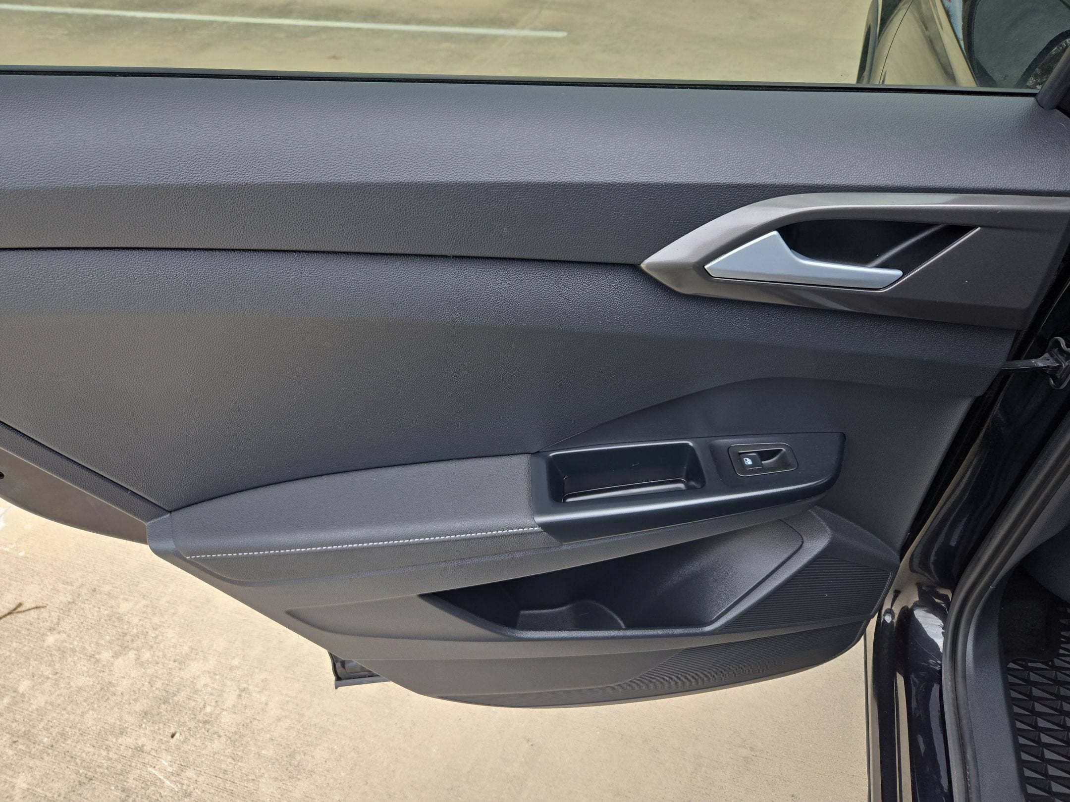 2025 Volkswagen Taos SE Black