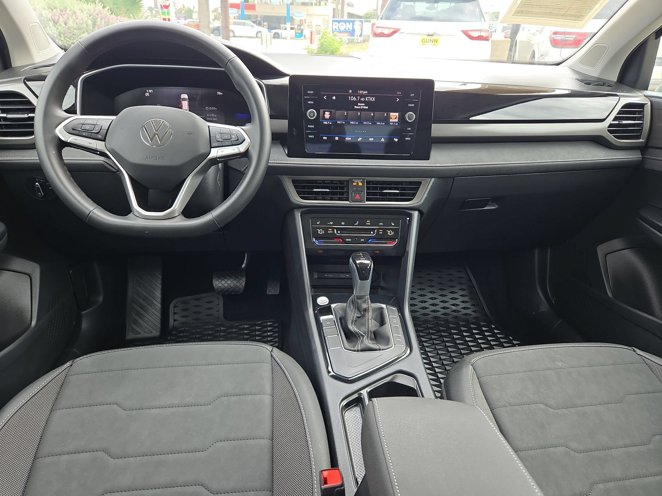 2025 Volkswagen Taos SE Black