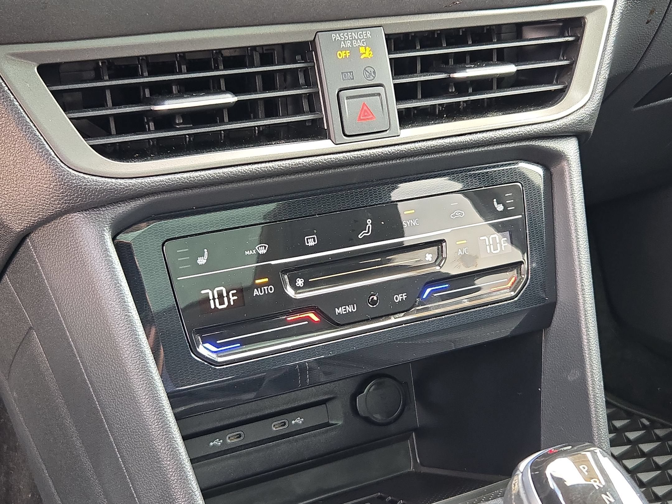 2025 Volkswagen Taos SE Black