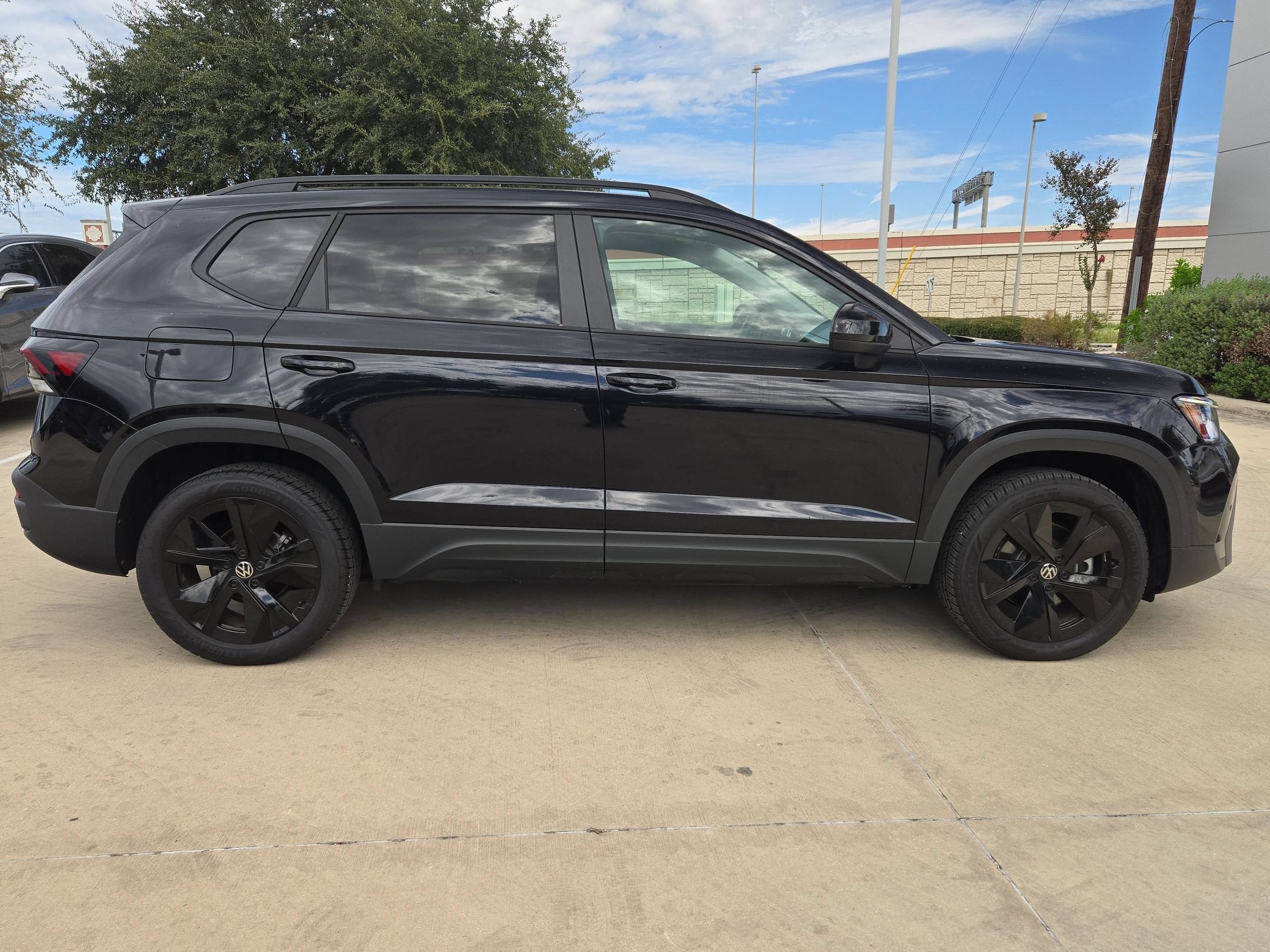 2025 Volkswagen Taos SE Black