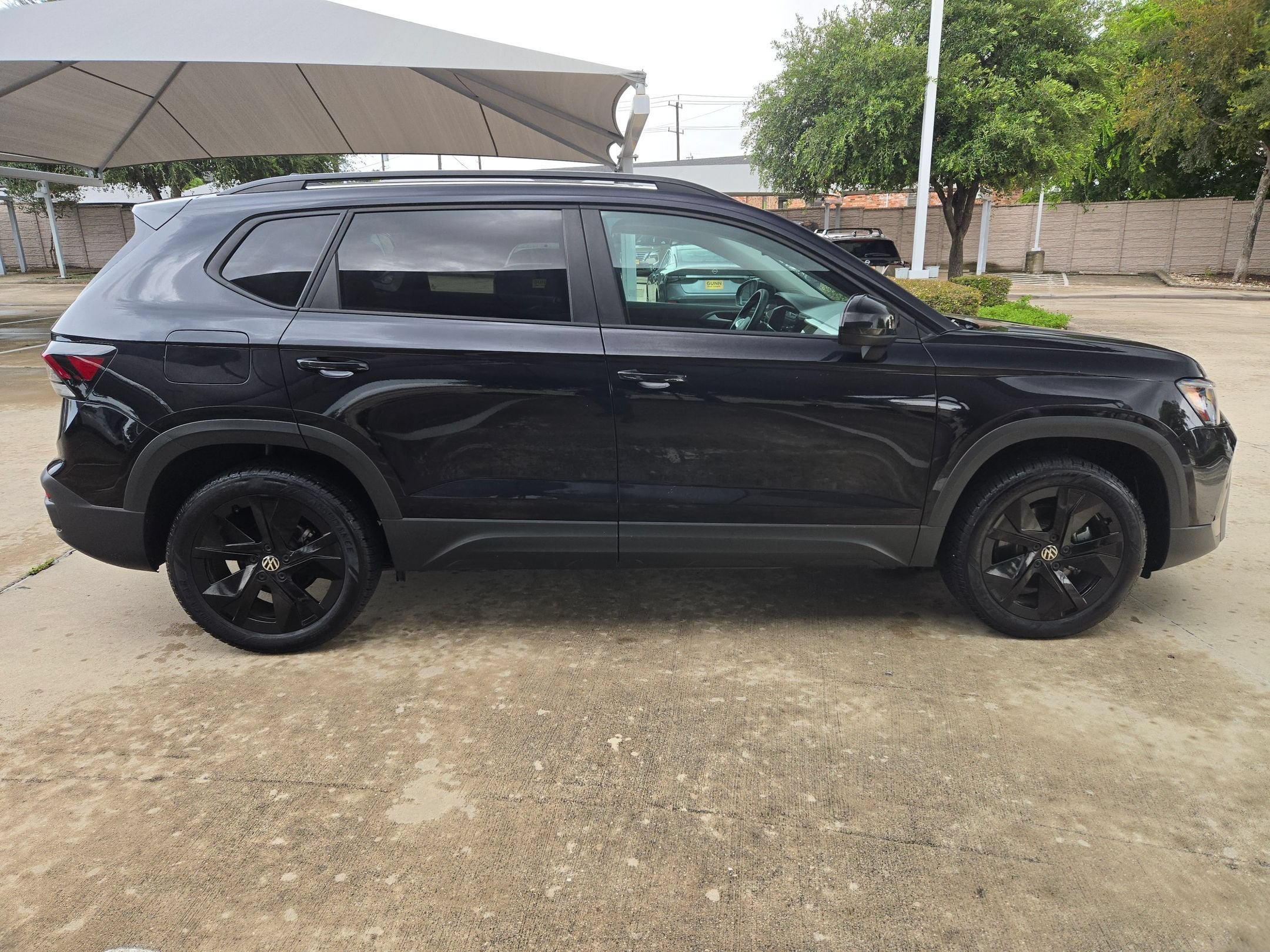 2025 Volkswagen Taos SE Black