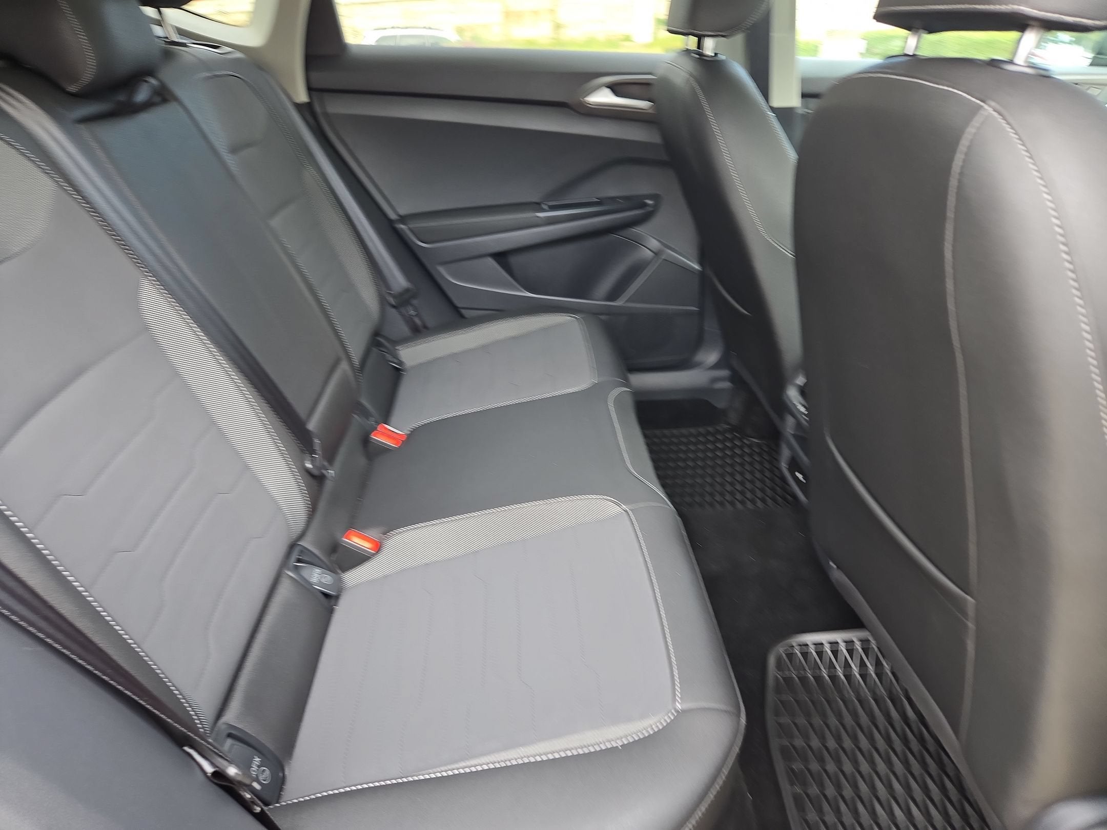 2025 Volkswagen Taos SE Black