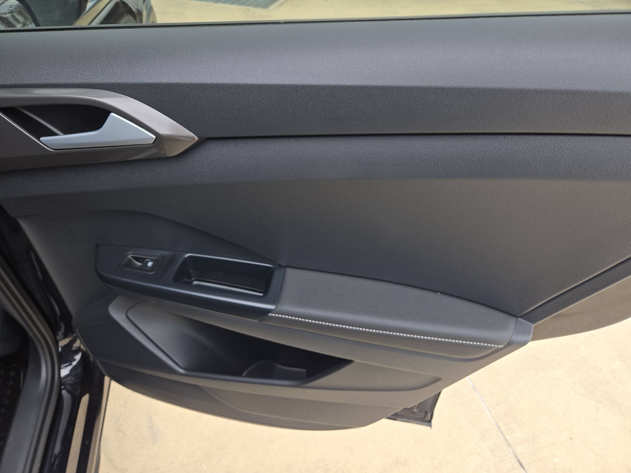 2025 Volkswagen Taos SE Black