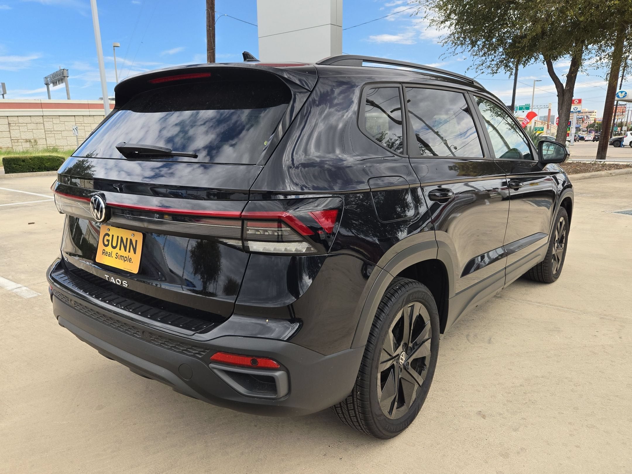 2025 Volkswagen Taos SE Black