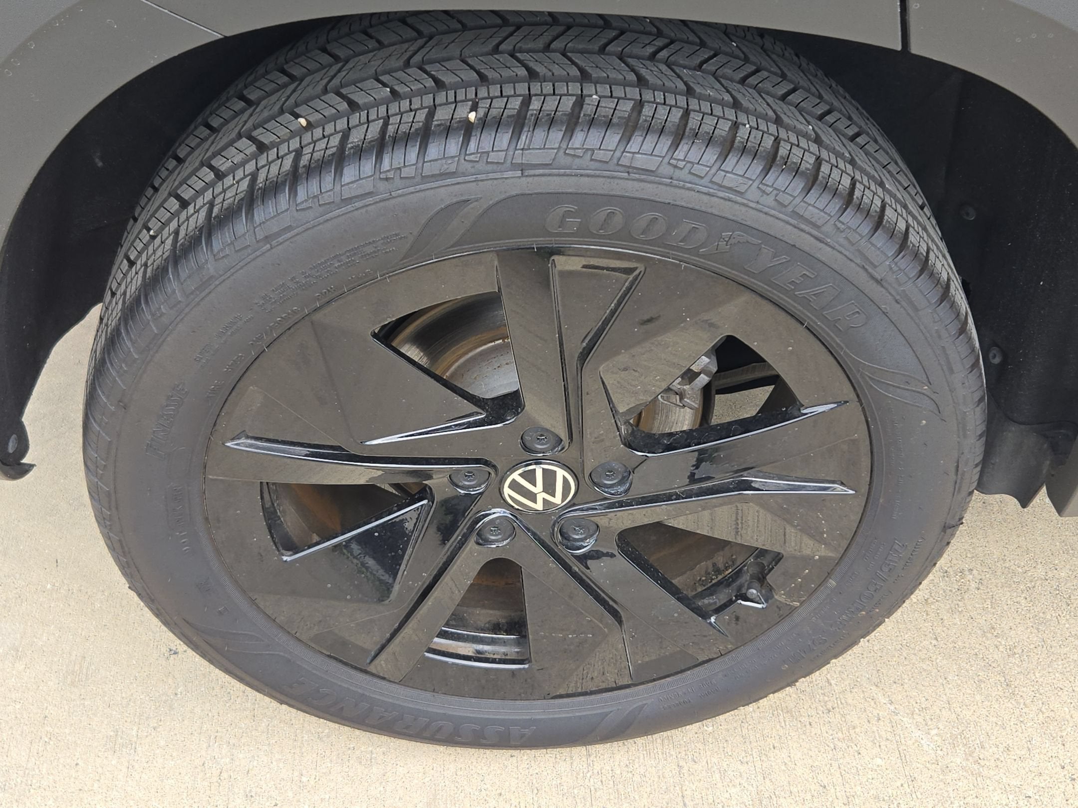 2025 Volkswagen Taos SE Black