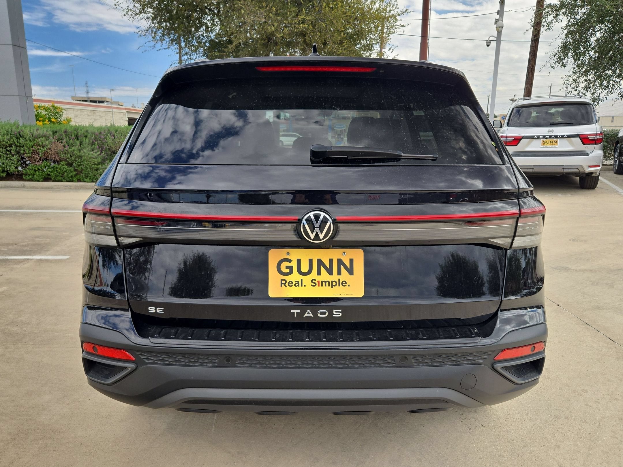 2025 Volkswagen Taos SE Black