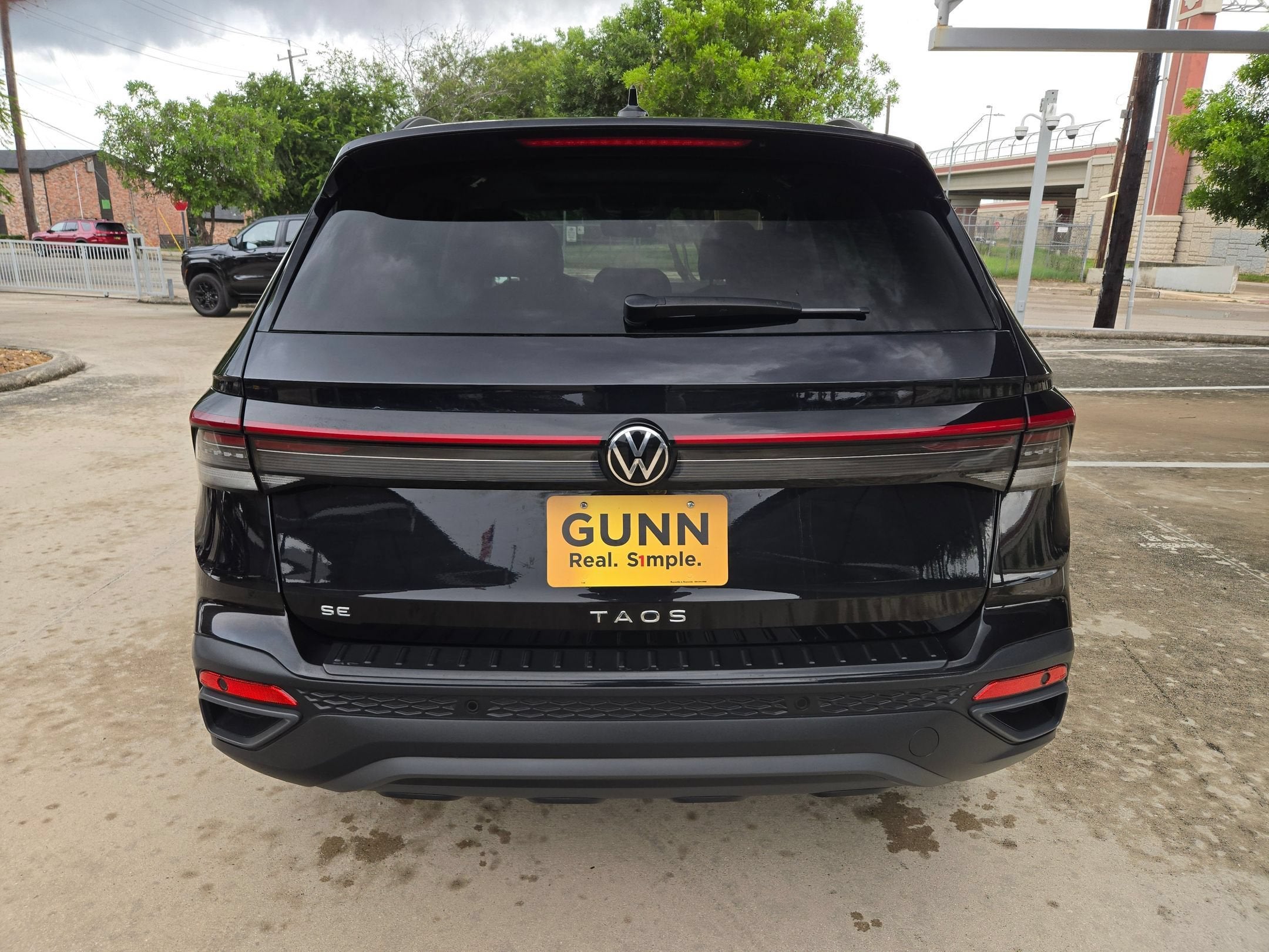 2025 Volkswagen Taos SE Black