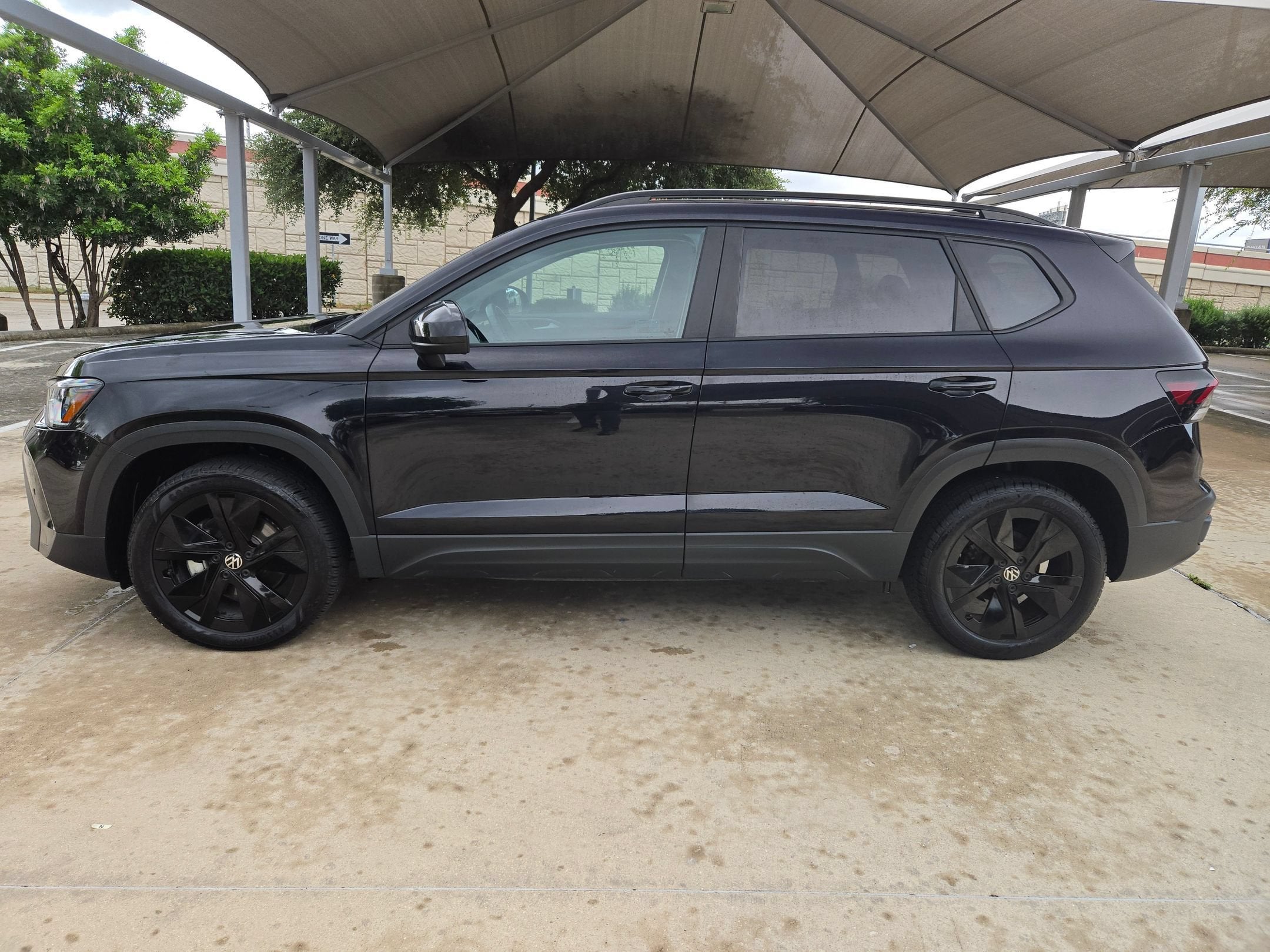 2025 Volkswagen Taos SE Black