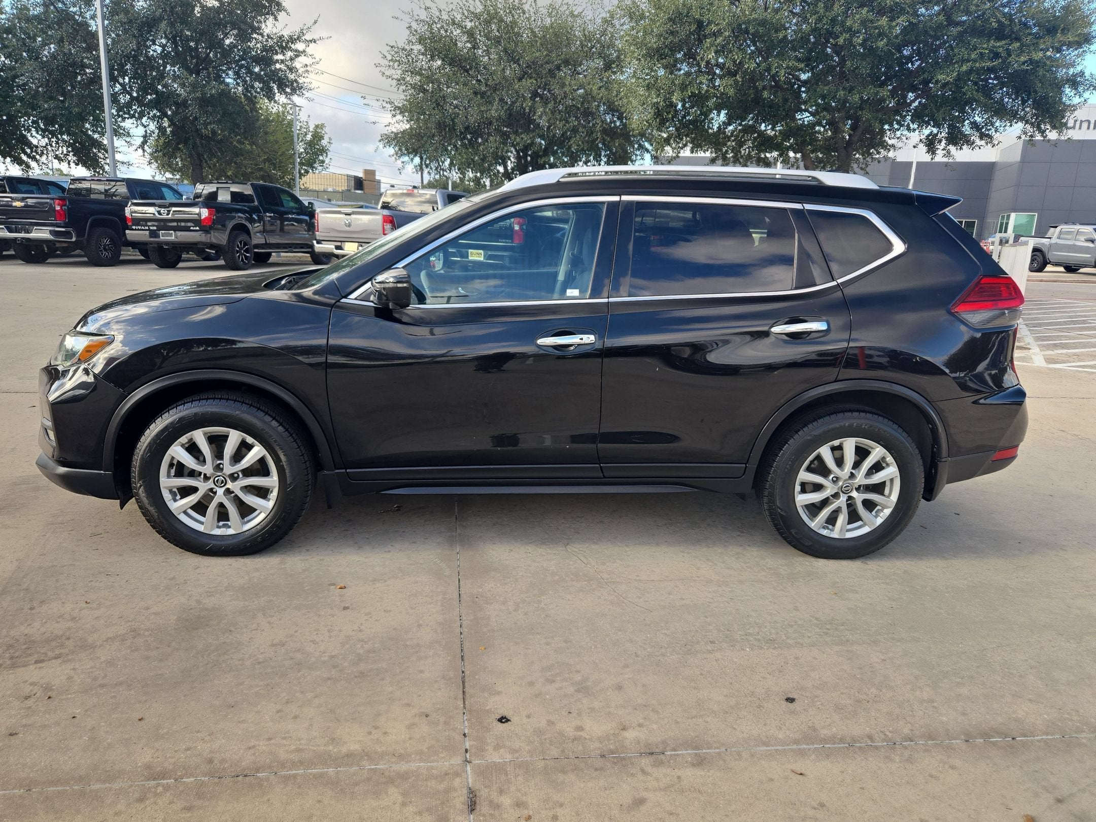 2017 Nissan Rogue SV