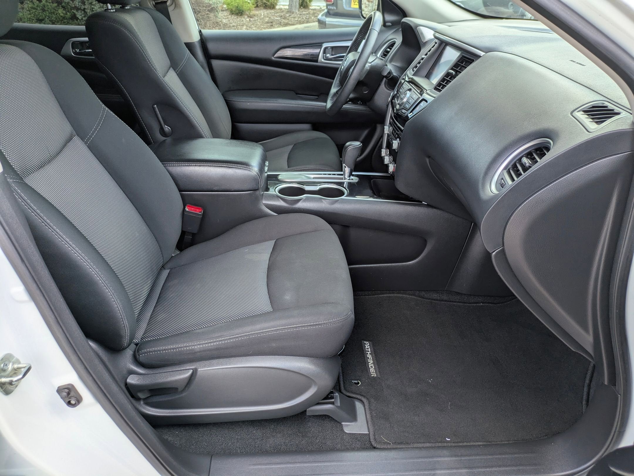 2020 Nissan Pathfinder SV