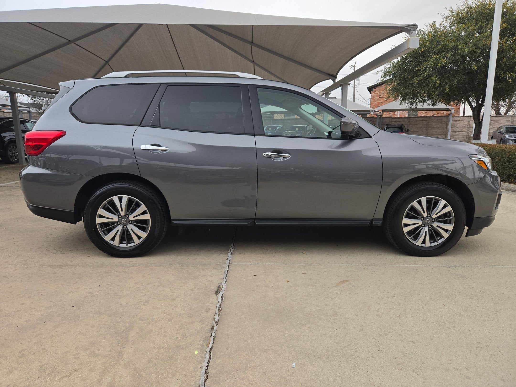 2020 Nissan Pathfinder SL