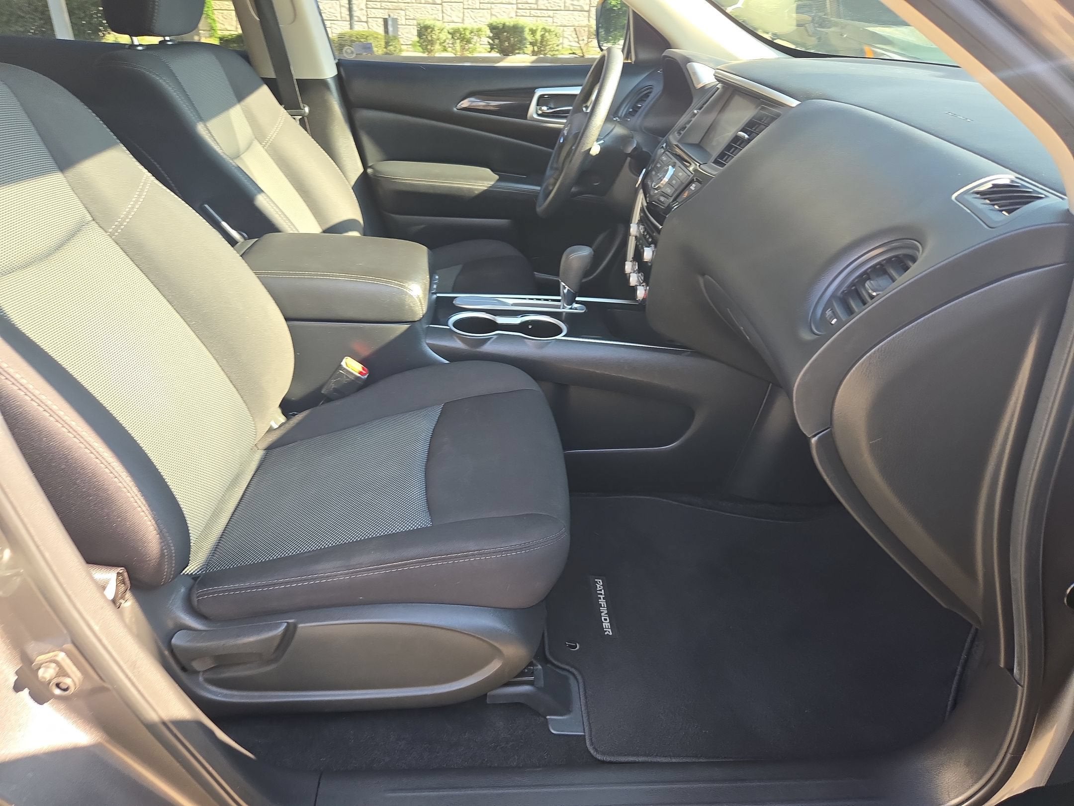 2019 Nissan Pathfinder S