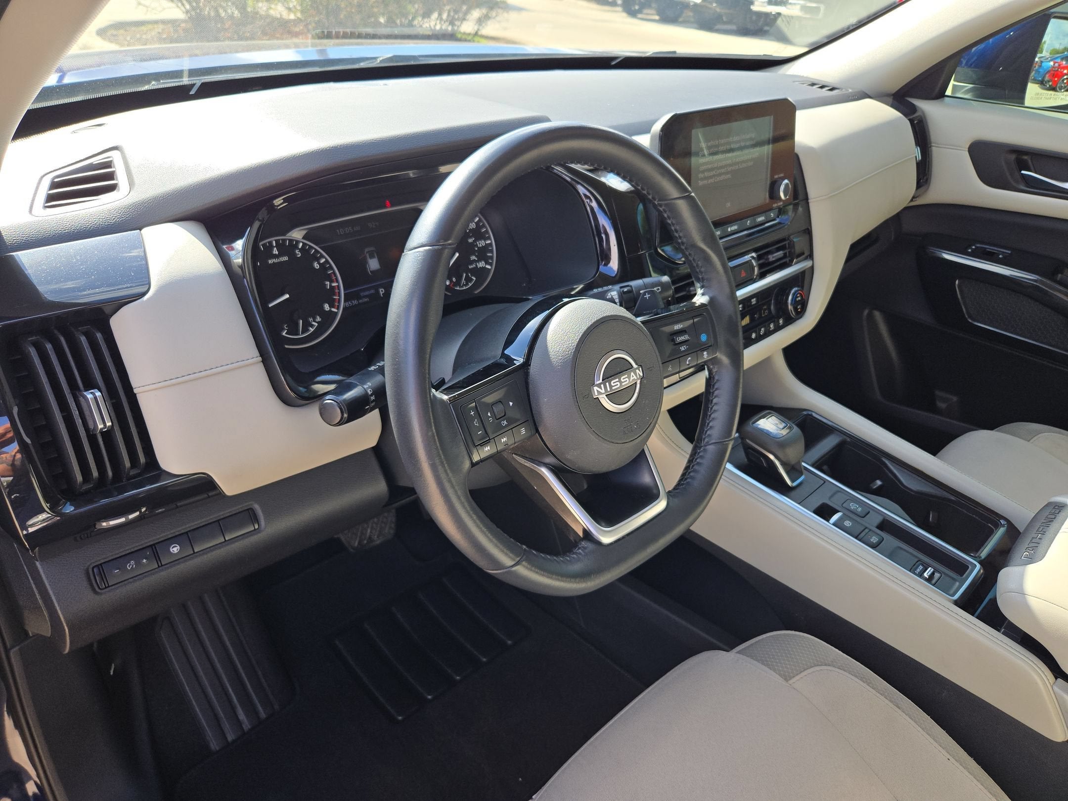 2022 Nissan Pathfinder SV