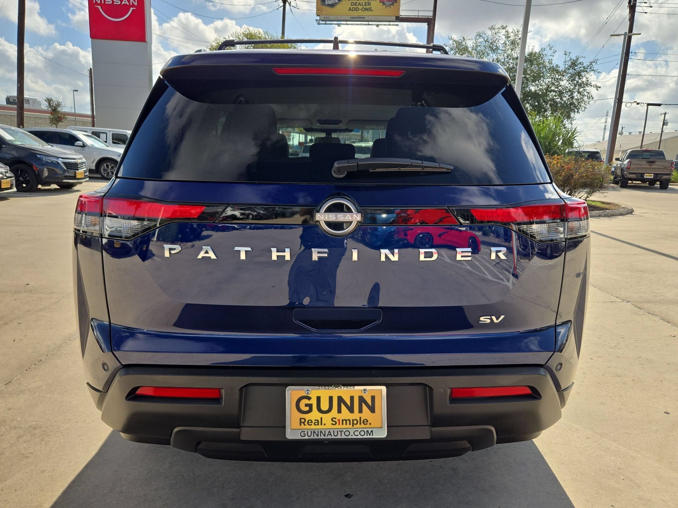 2022 Nissan Pathfinder SV