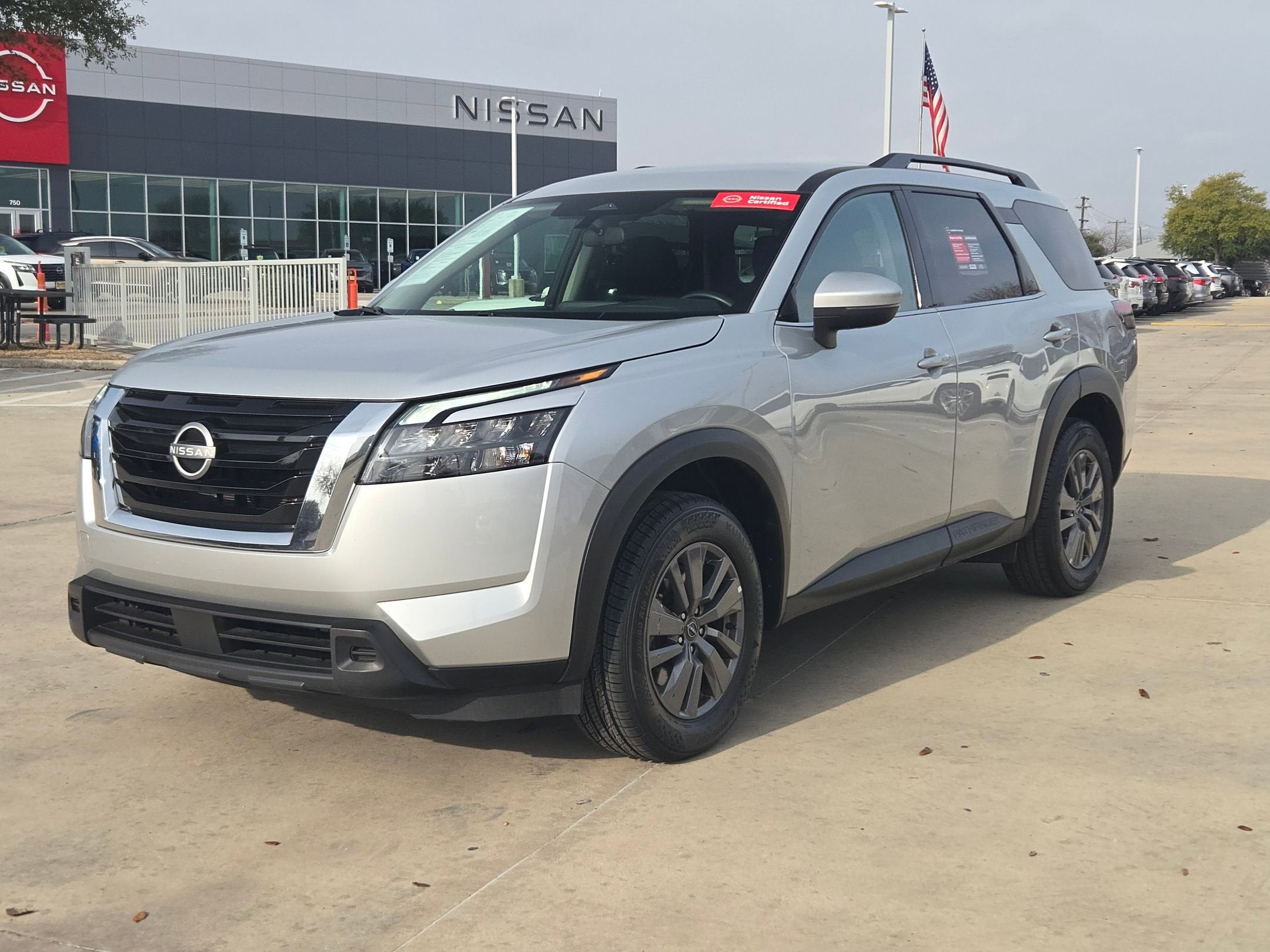 2025 Nissan Pathfinder SV