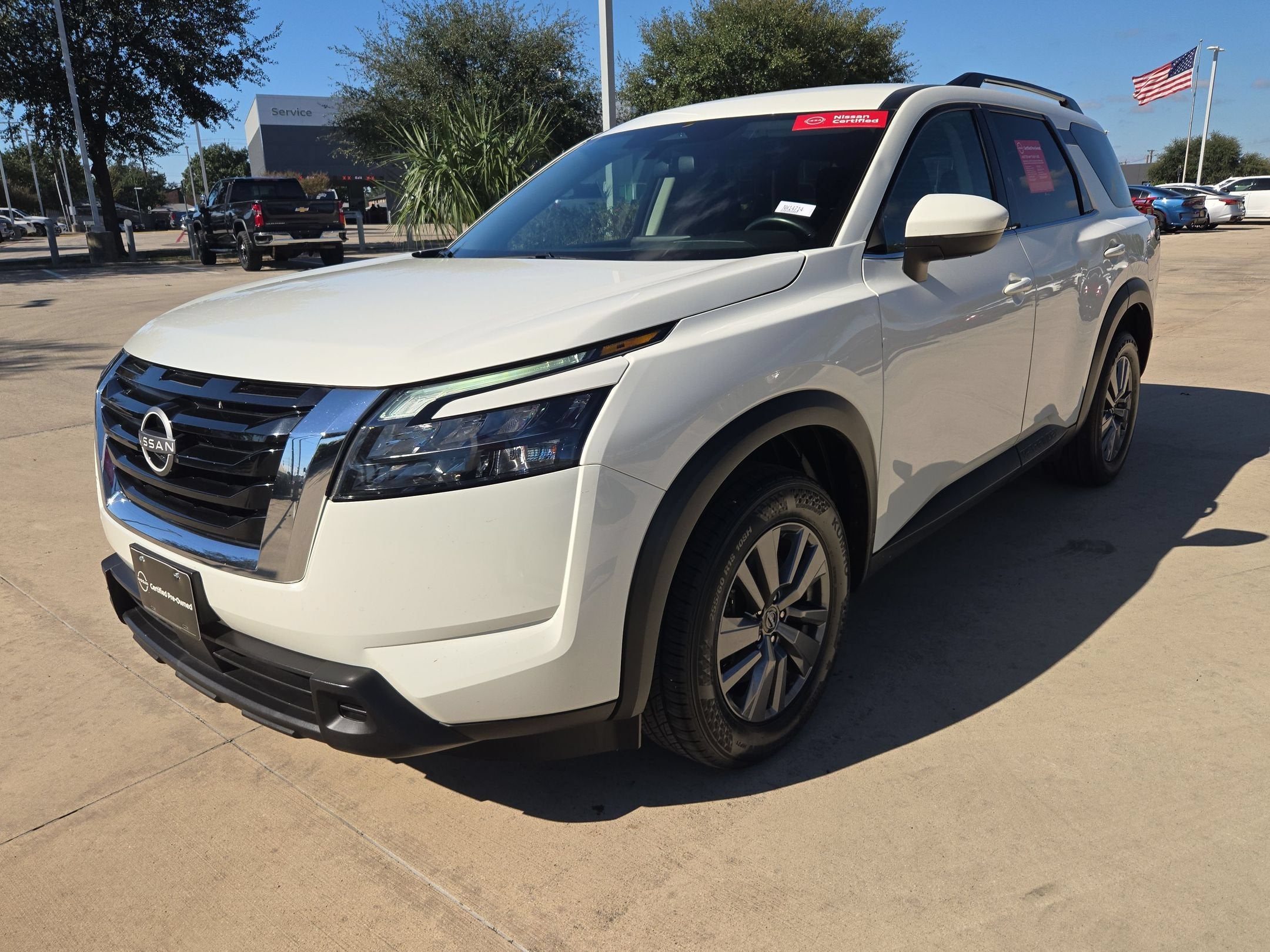 2025 Nissan Pathfinder SV