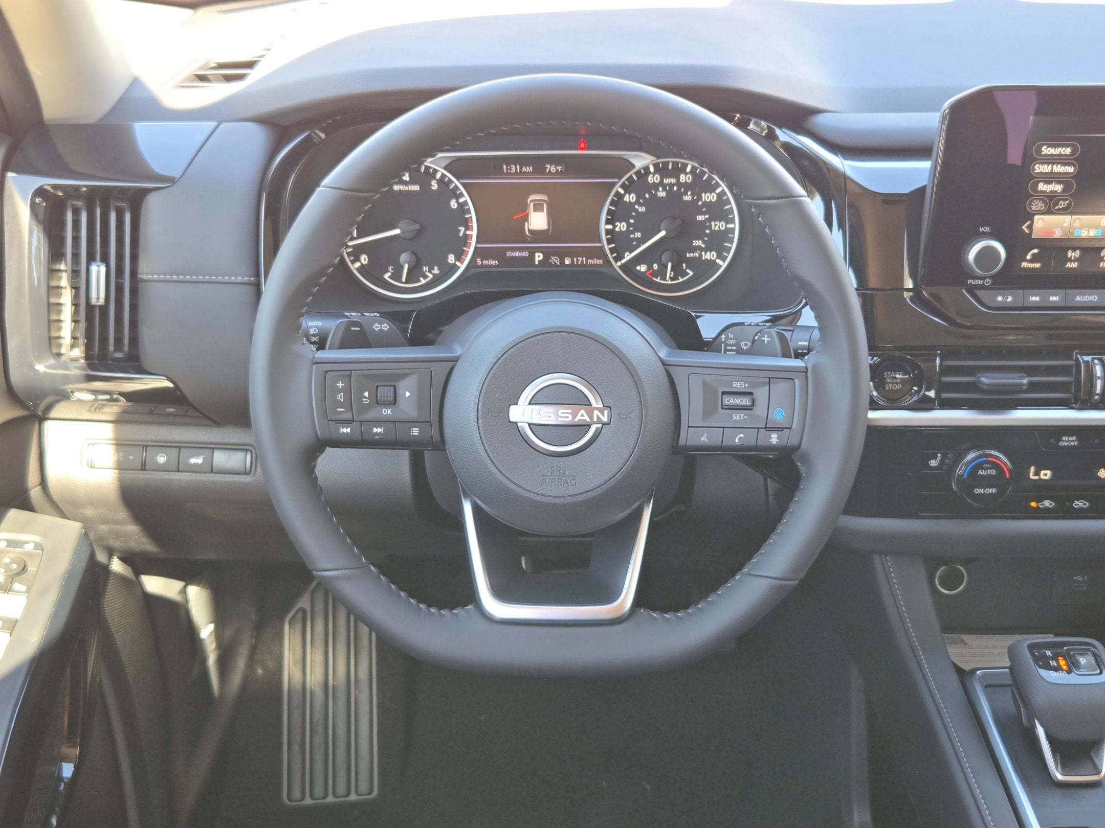 2025 Nissan Pathfinder SV