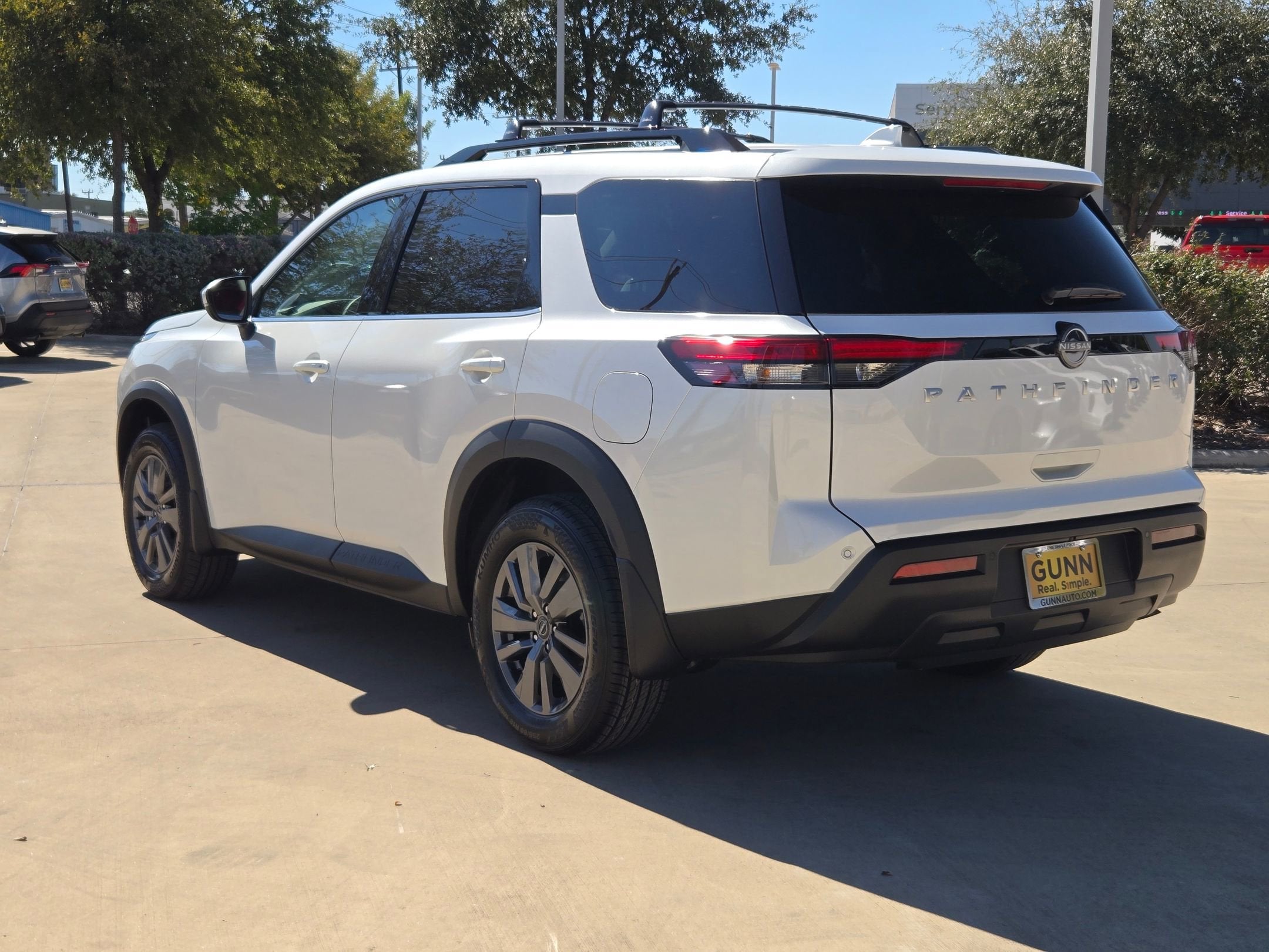 2025 Nissan Pathfinder SV