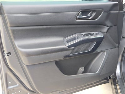 2023 Nissan Pathfinder SV