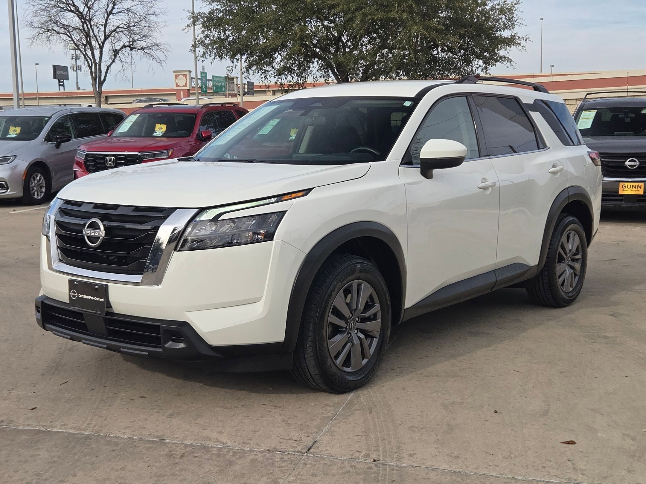 2025 Nissan Pathfinder SV