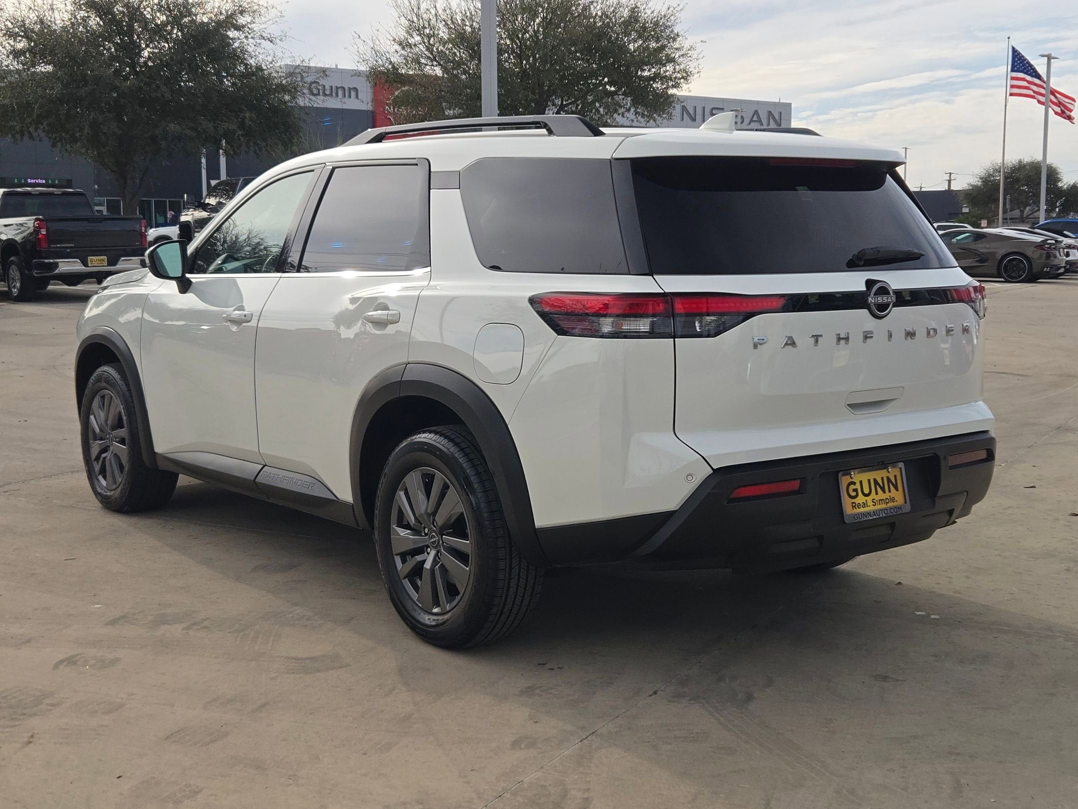 2025 Nissan Pathfinder SV