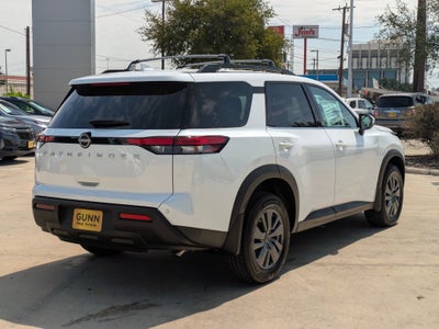 2025 Nissan Pathfinder SV